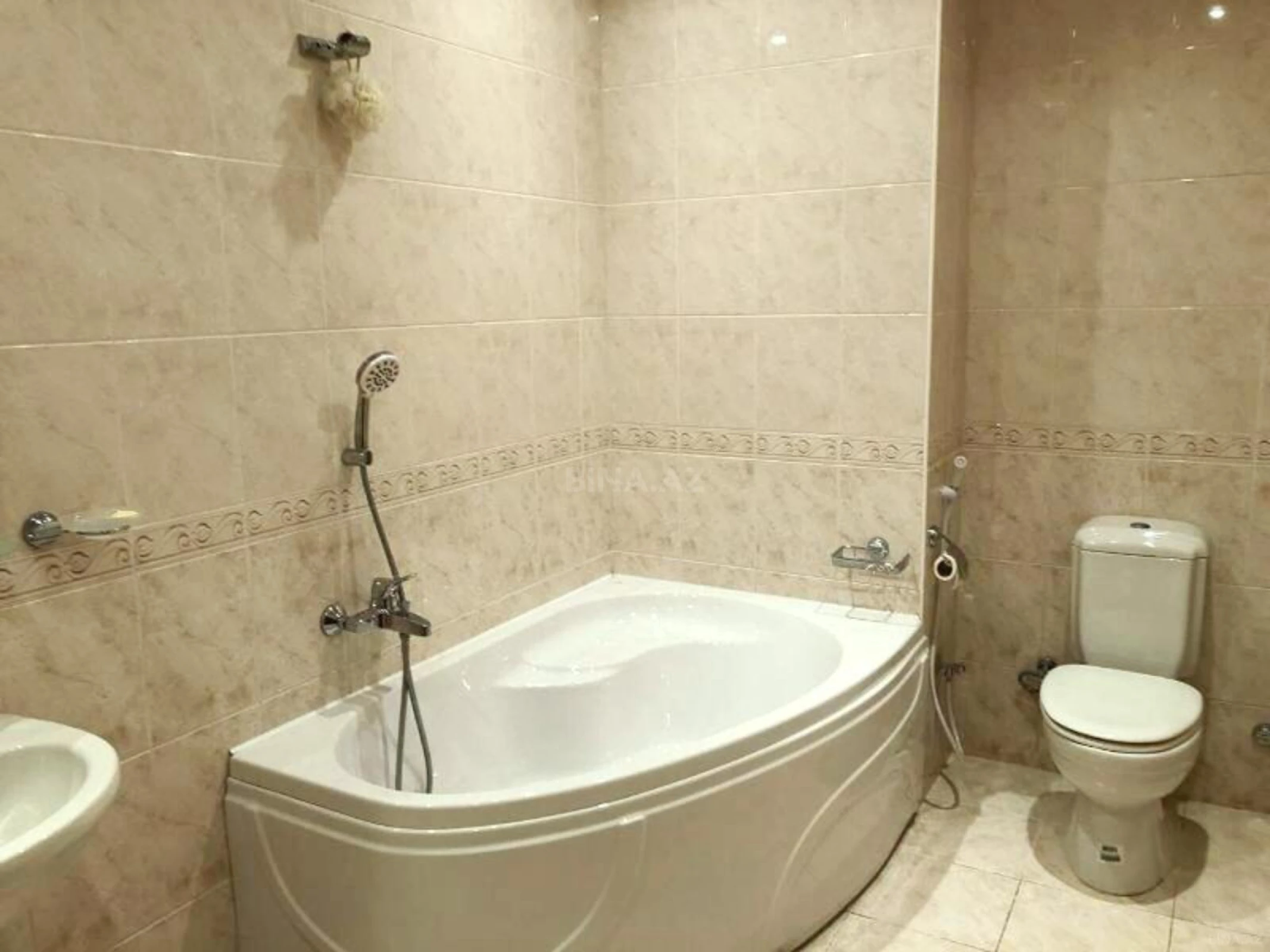 Kirayə verilir 4 otaqlı mənzil 230 m²