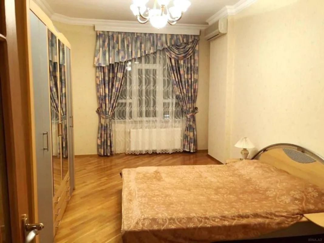 Kirayə verilir 4 otaqlı mənzil 230 m²