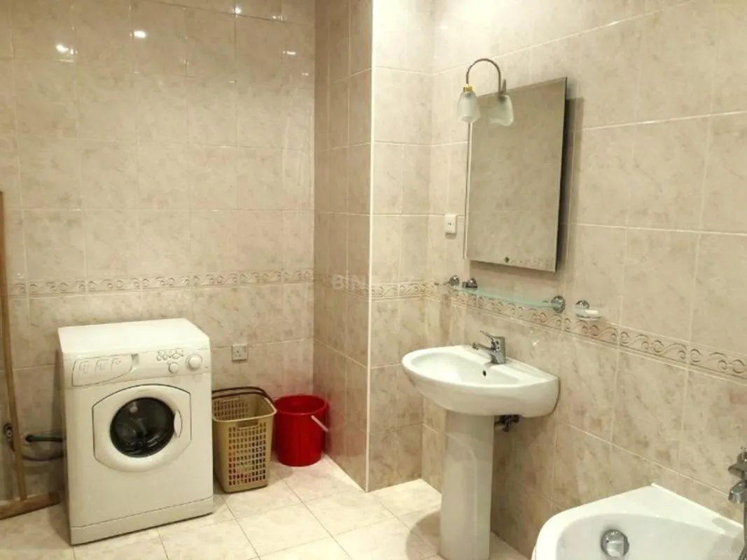 Kirayə verilir 4 otaqlı mənzil 230 m²
