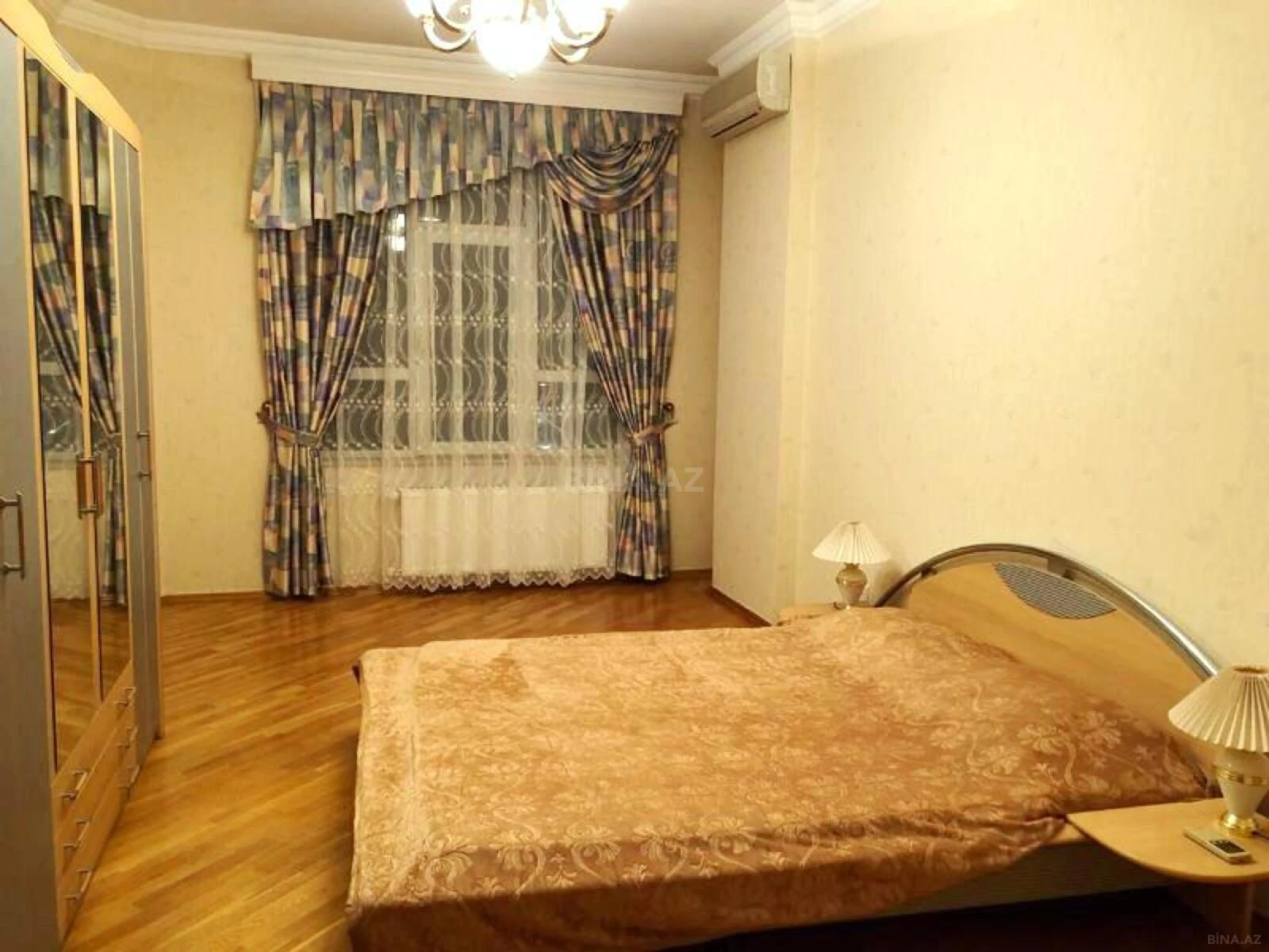 Kirayə verilir 4 otaqlı mənzil 230 m²