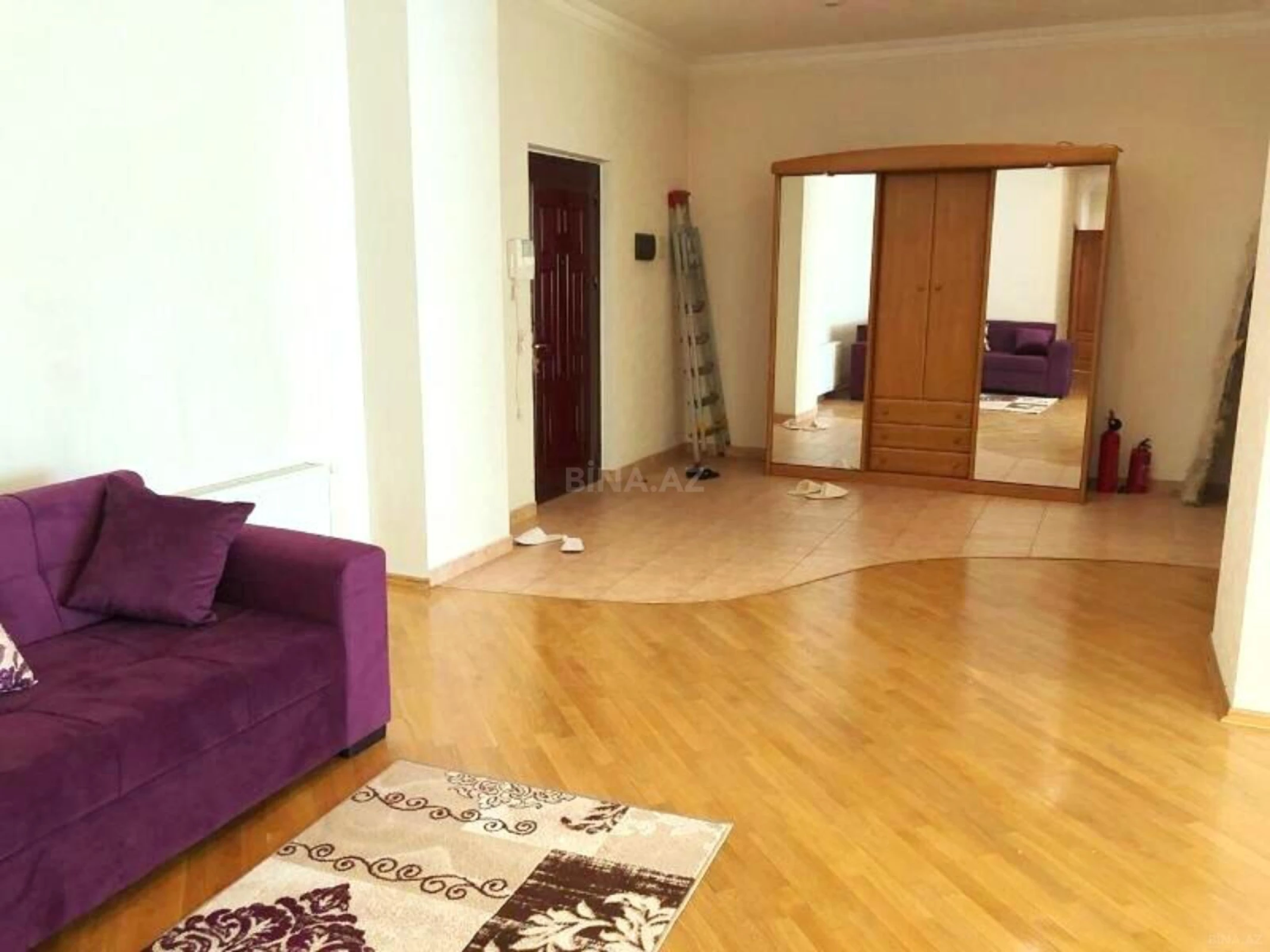 Kirayə verilir 4 otaqlı mənzil 230 m²