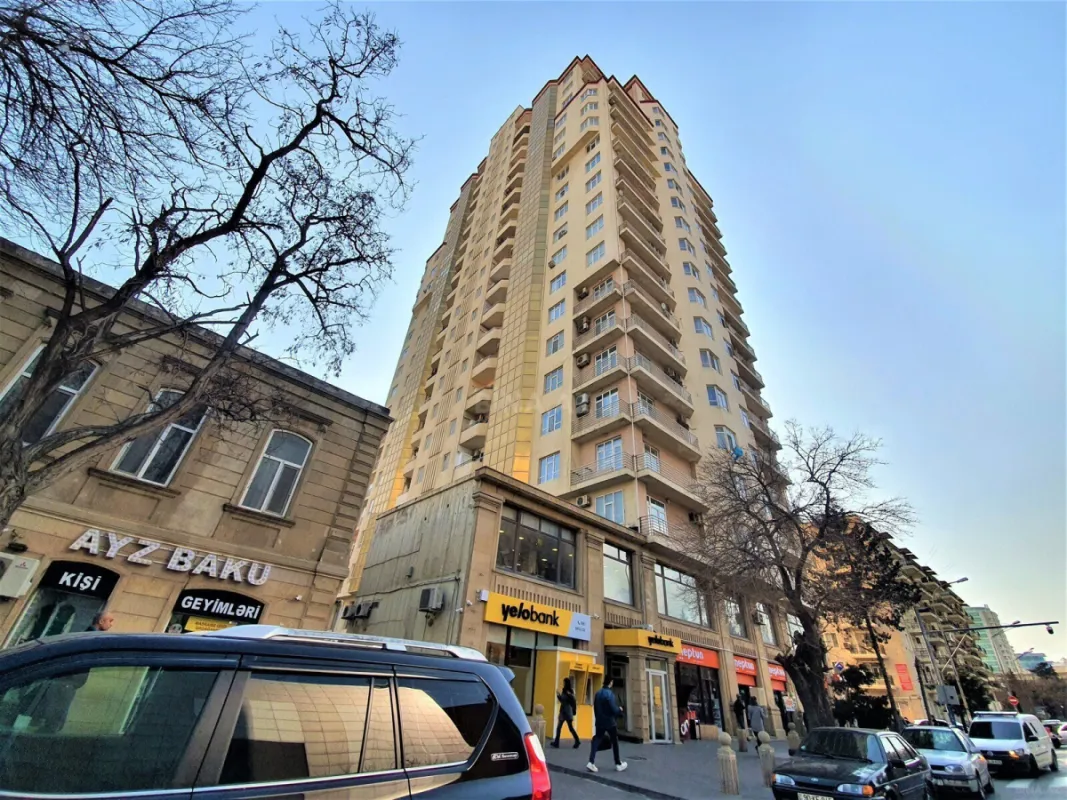 Kirayə verilir 4 otaqlı mənzil 230 m²