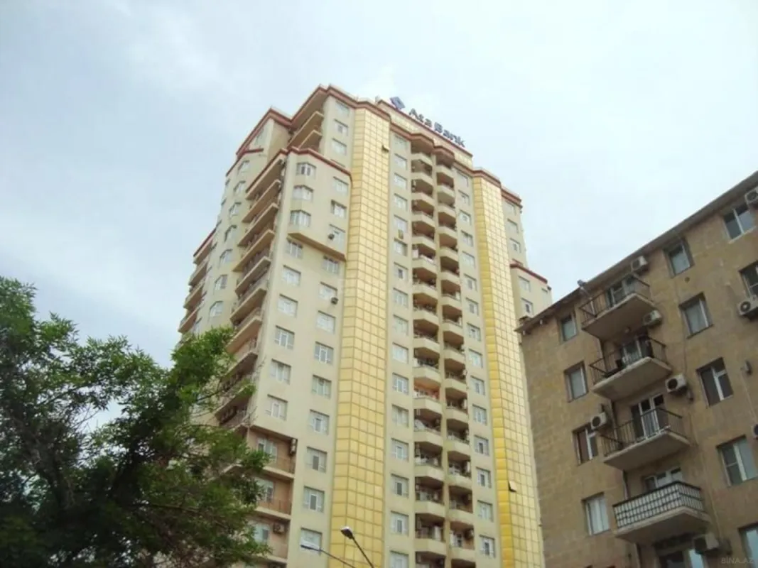Kirayə verilir 4 otaqlı mənzil 230 m²