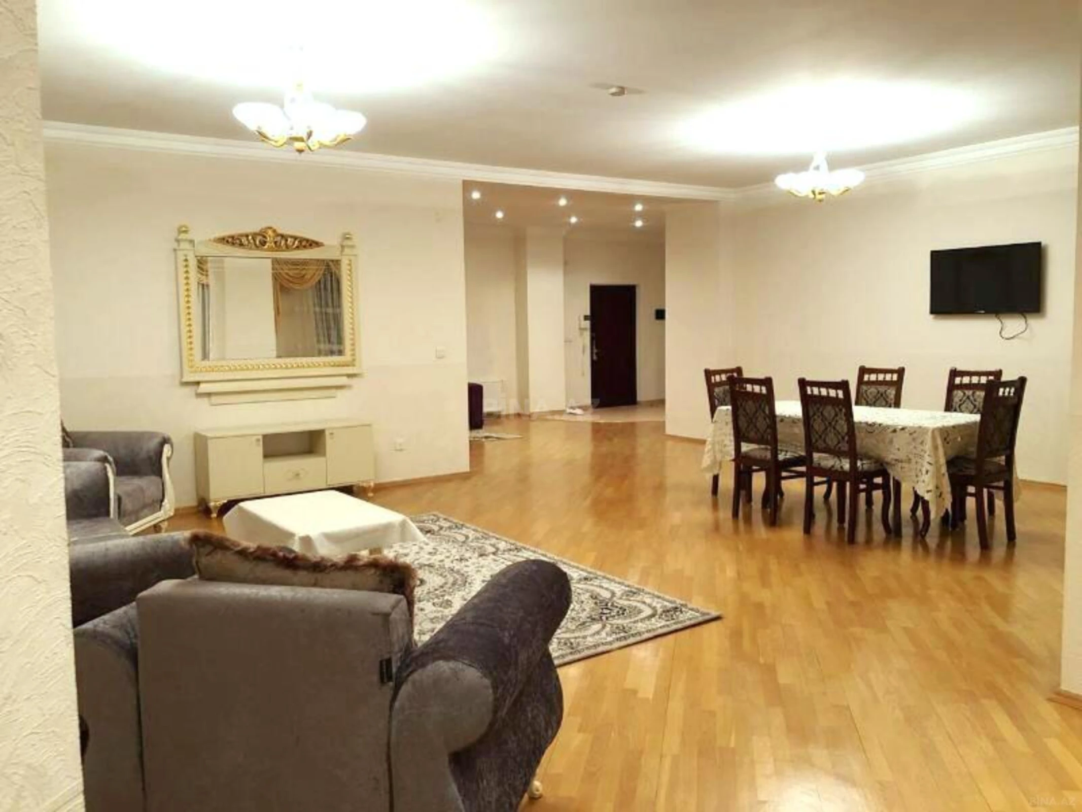 Kirayə verilir 4 otaqlı mənzil 230 m²