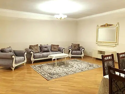Kirayə verilir 4 otaqlı mənzil 230 m²