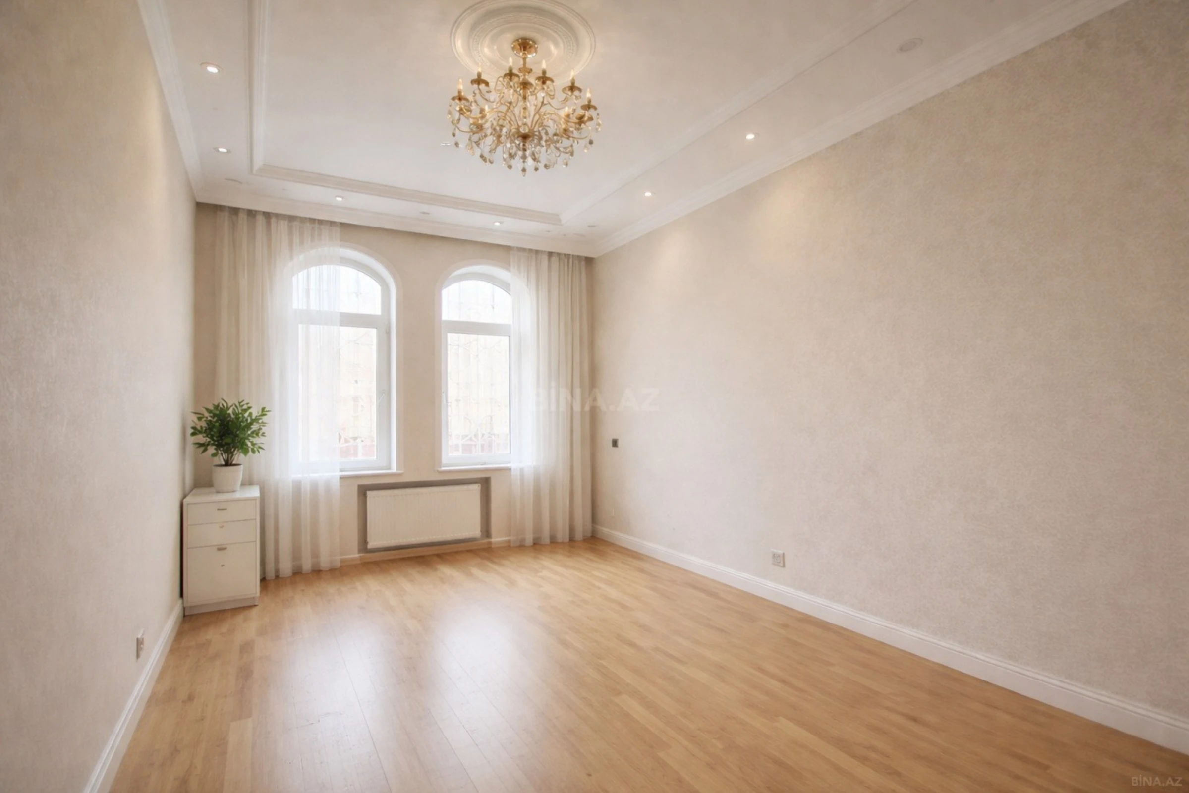 Satılır 12 otaqlı həyət evi 650 m²