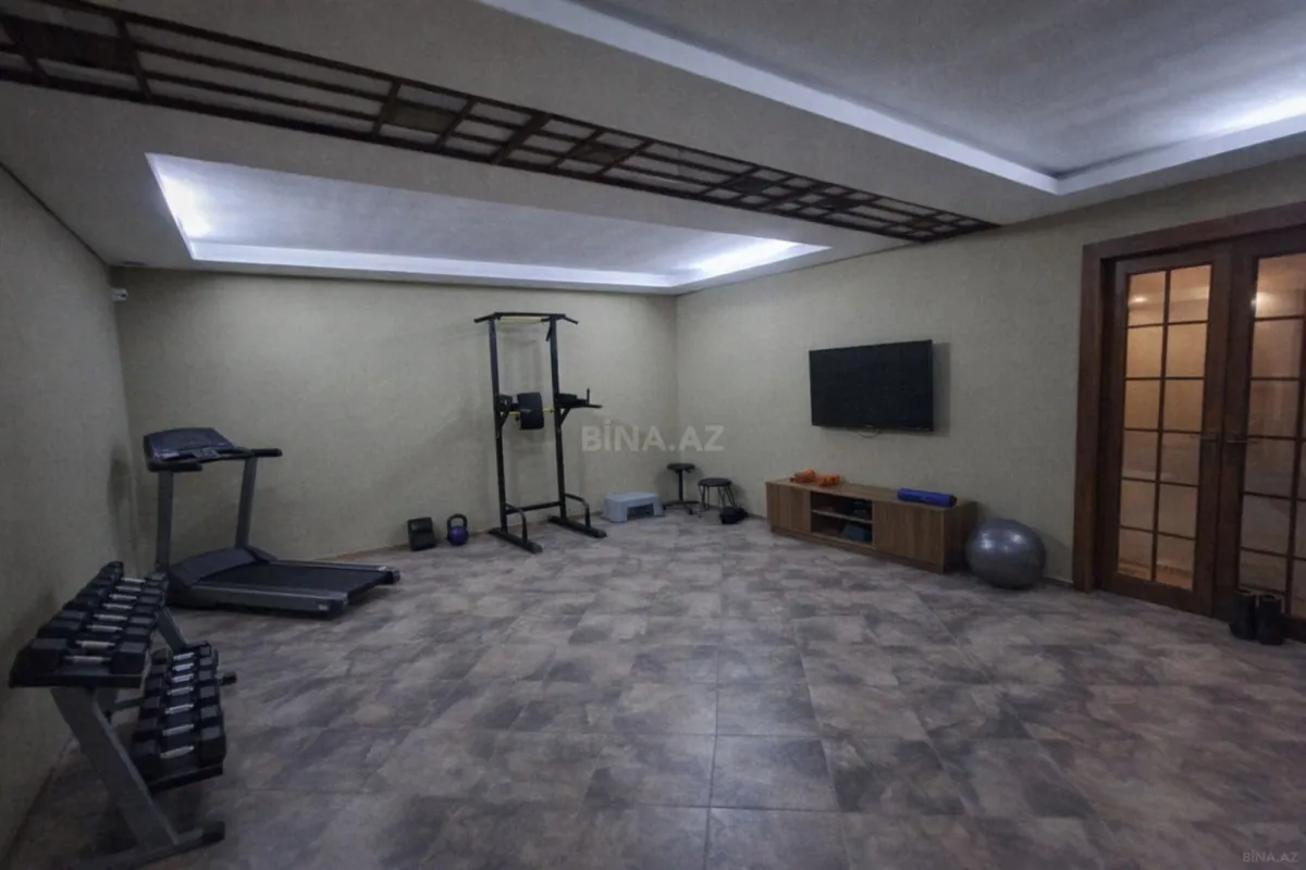 Satılır 12 otaqlı həyət evi 650 m²