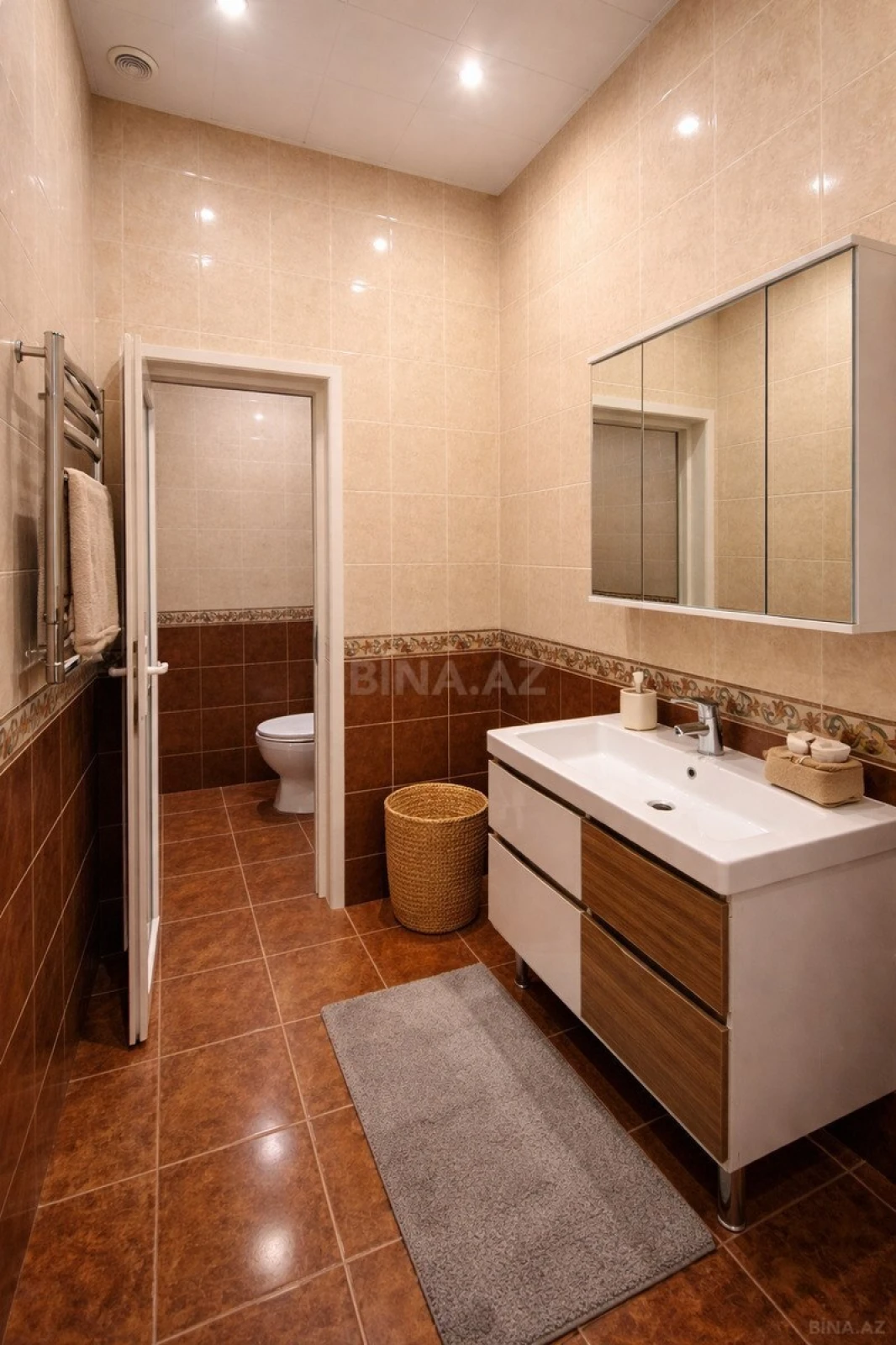 Satılır 12 otaqlı həyət evi 650 m²