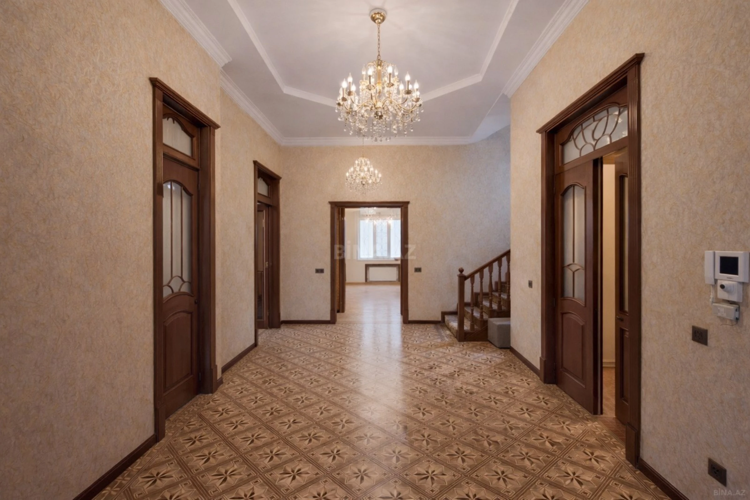Satılır 12 otaqlı həyət evi 650 m²