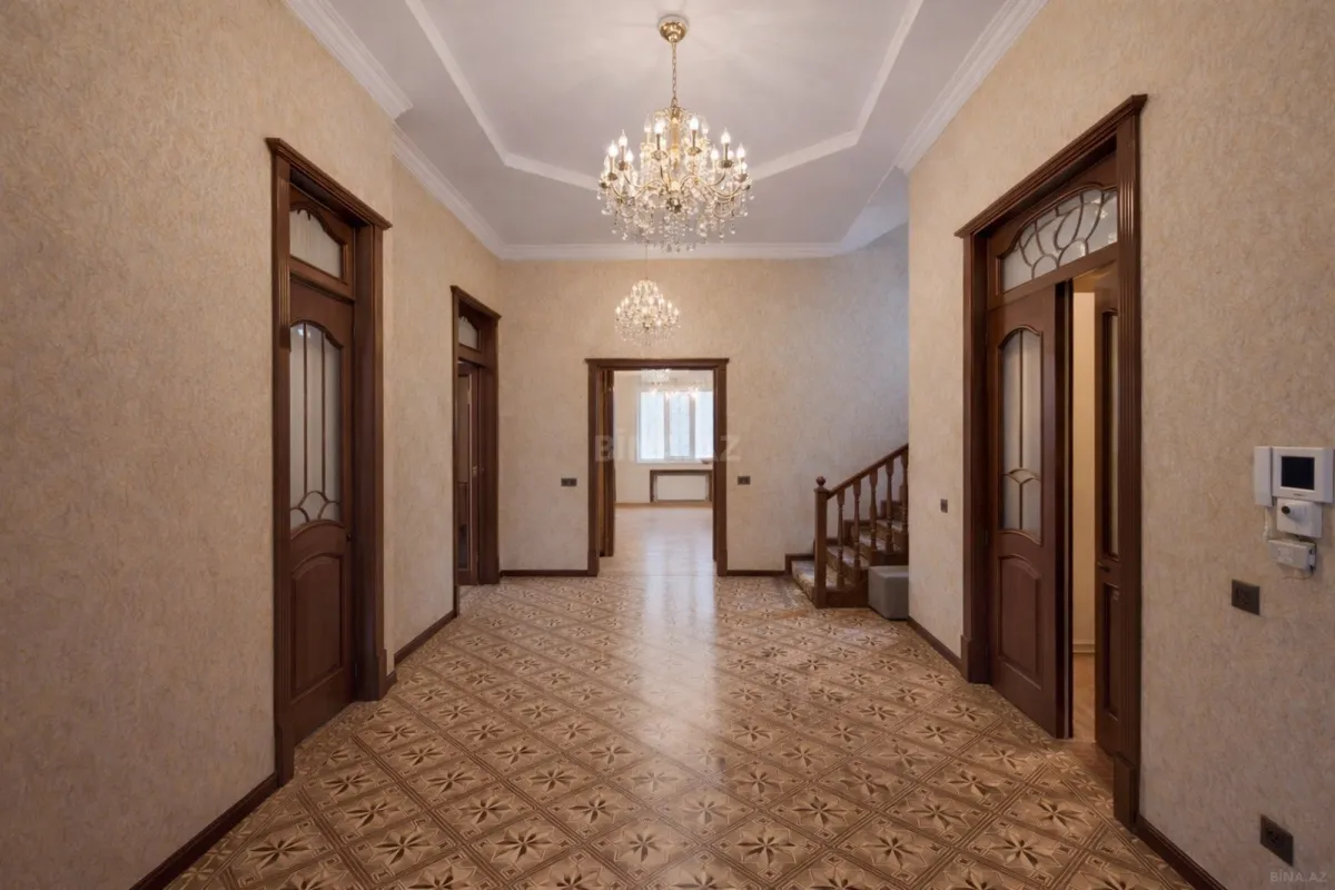 Satılır 12 otaqlı həyət evi 650 m²
