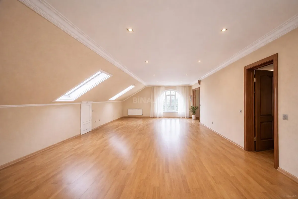 Satılır 12 otaqlı həyət evi 650 m²