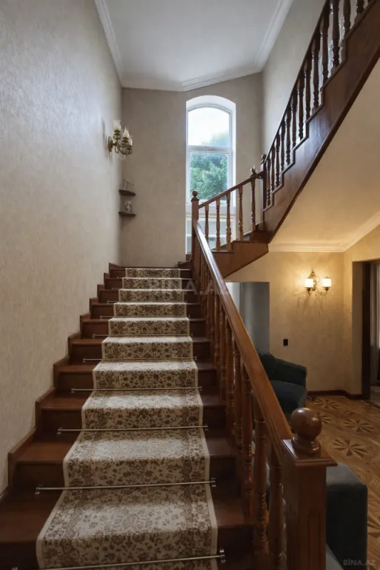 Satılır 12 otaqlı həyət evi 650 m²