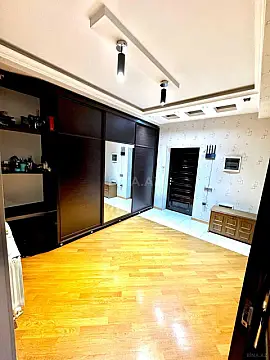 Satılır 3 otaqlı mənzil 121 m²