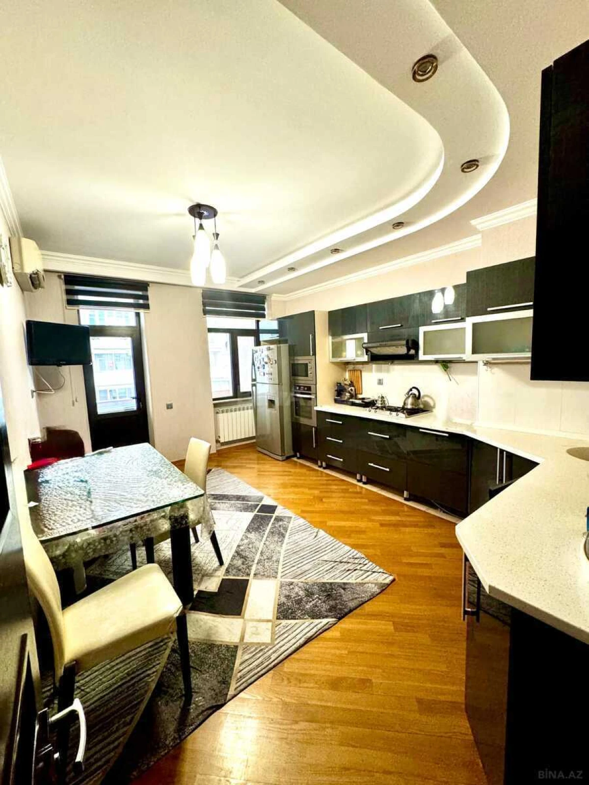 Satılır 3 otaqlı mənzil 121 m²