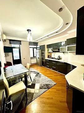 Satılır 3 otaqlı mənzil 121 m²