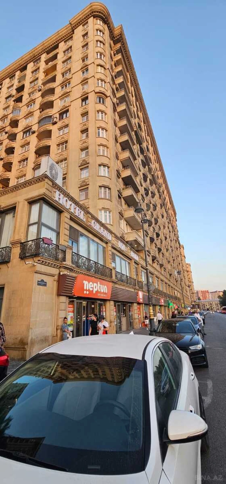 Satılır 3 otaqlı mənzil 121 m²