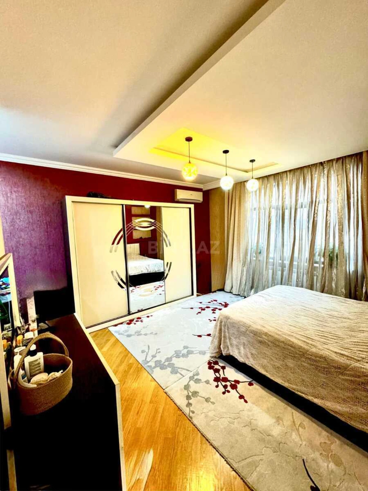 Satılır 3 otaqlı mənzil 121 m²