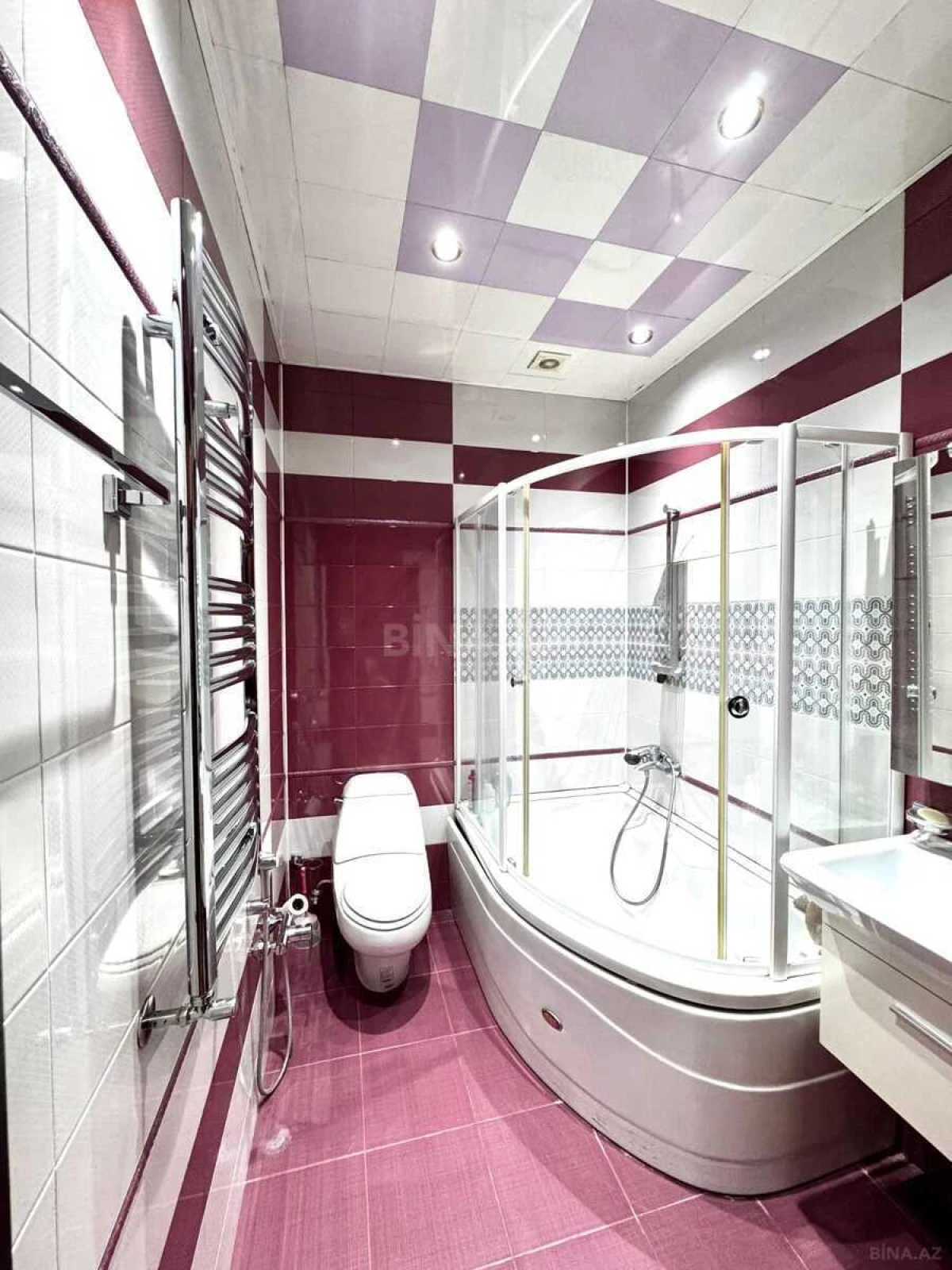 Satılır 3 otaqlı mənzil 121 m²