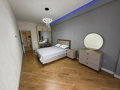 Kirayə verilir 2 otaqlı mənzil 78 m²