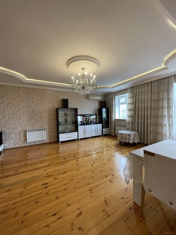 Satılır 7 otaqlı həyət evi 200 m²