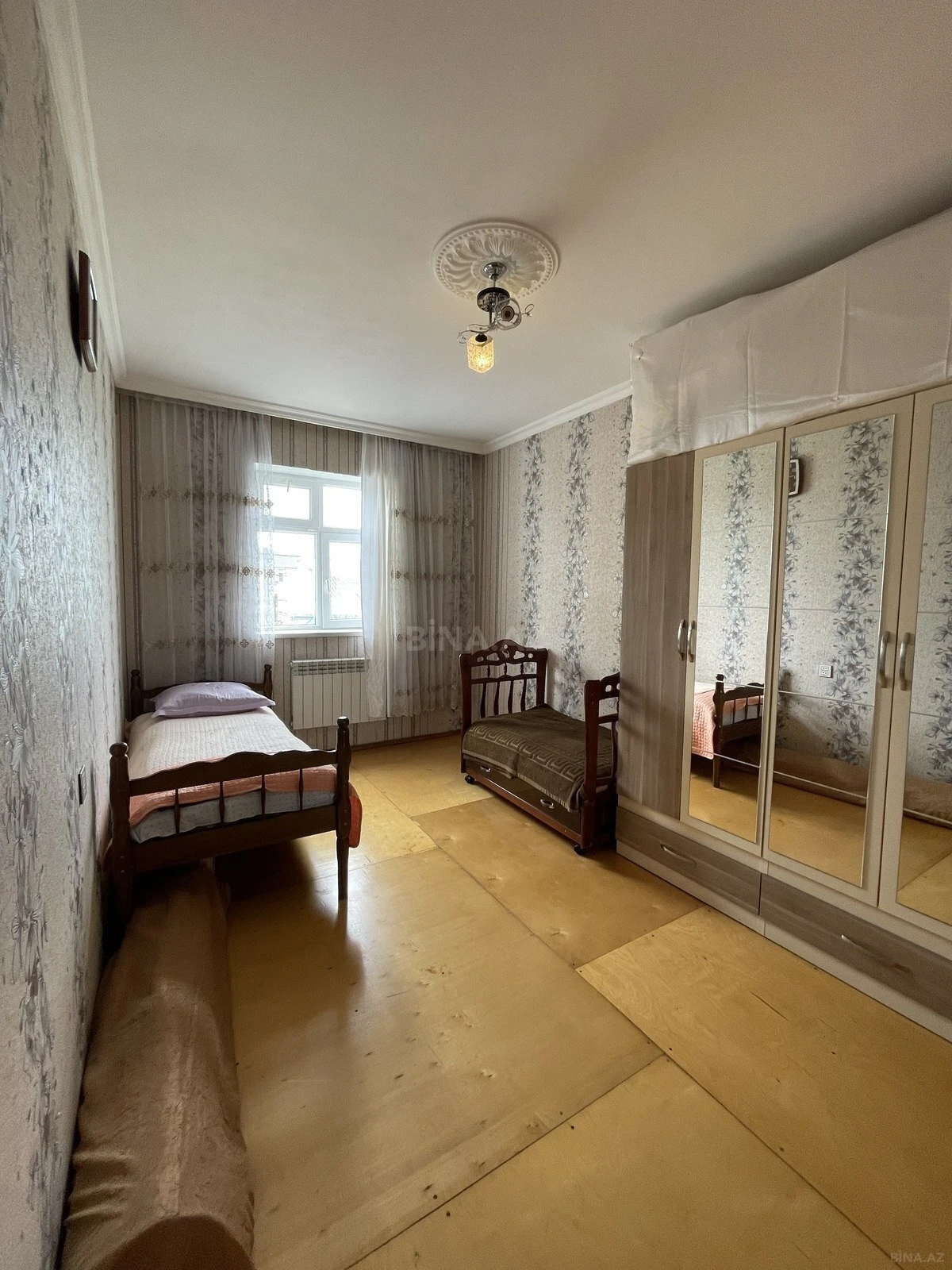 Satılır 7 otaqlı həyət evi 200 m²