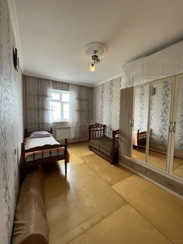 Satılır 7 otaqlı həyət evi 200 m²