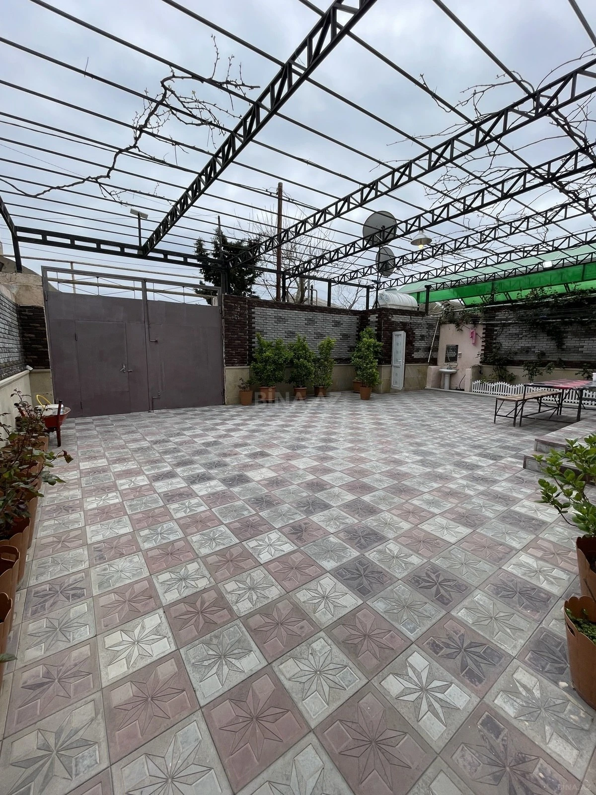 Satılır 7 otaqlı həyət evi 200 m²
