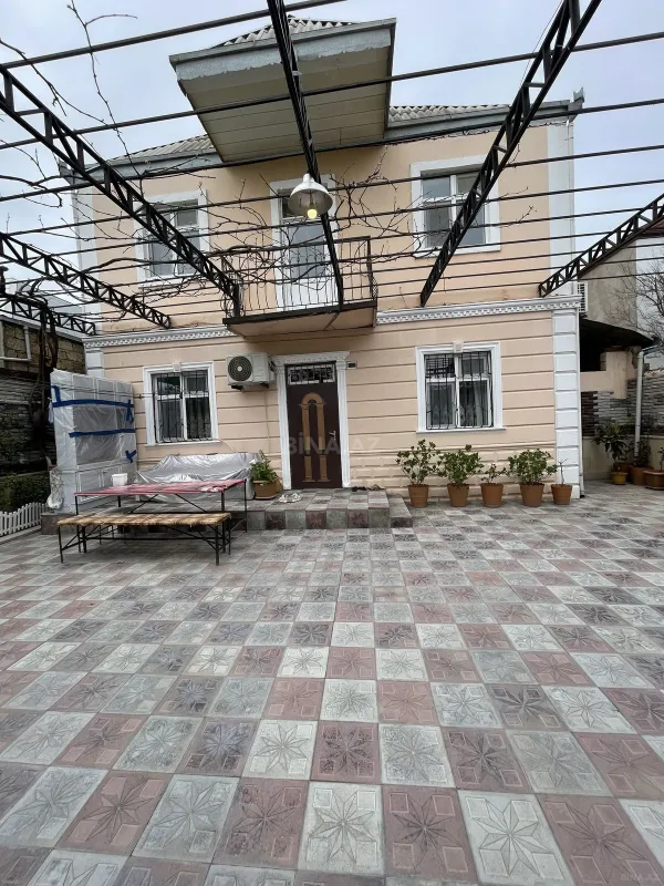 Satılır 7 otaqlı həyət evi 200 m²