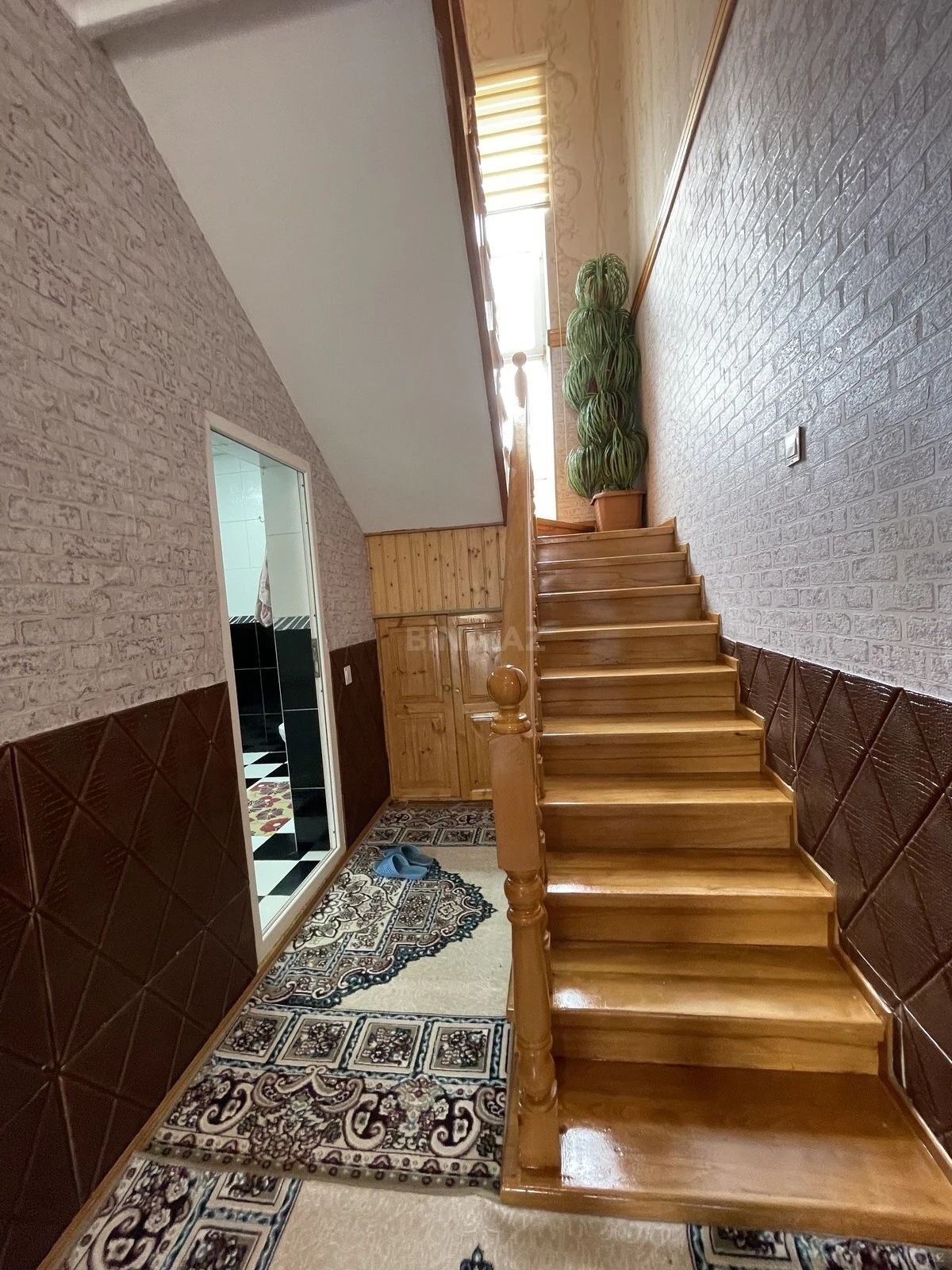 Satılır 7 otaqlı həyət evi 200 m²