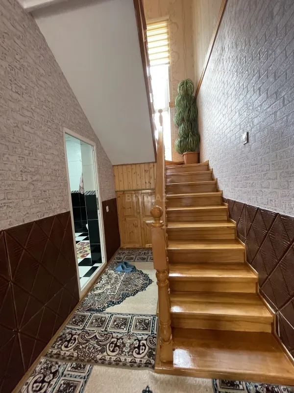 Satılır 7 otaqlı həyət evi 200 m²