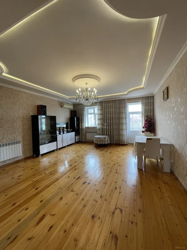 Satılır 7 otaqlı həyət evi 200 m²