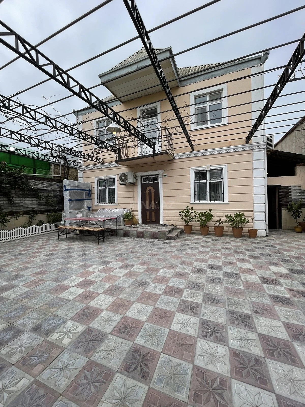 Satılır 7 otaqlı həyət evi 200 m²