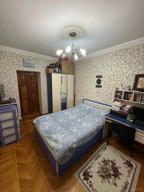 Satılır 7 otaqlı mənzil 187 m²