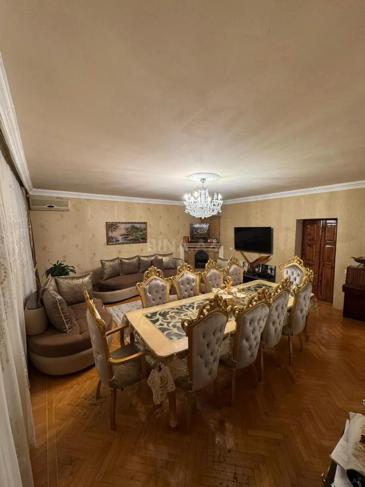 Satılır 7 otaqlı mənzil 187 m²