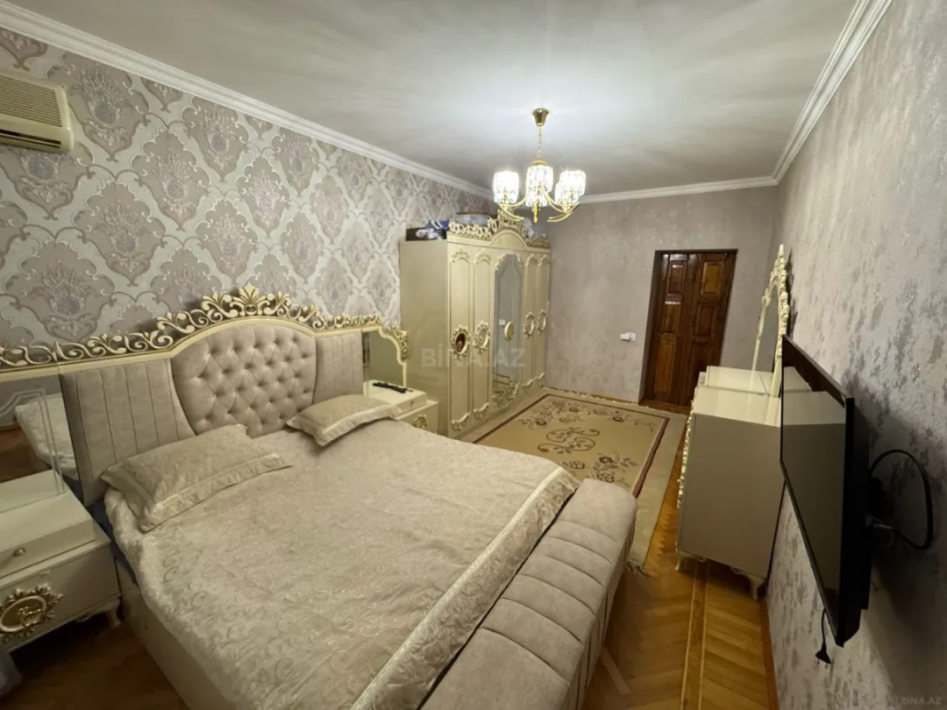 Satılır 7 otaqlı mənzil 187 m²