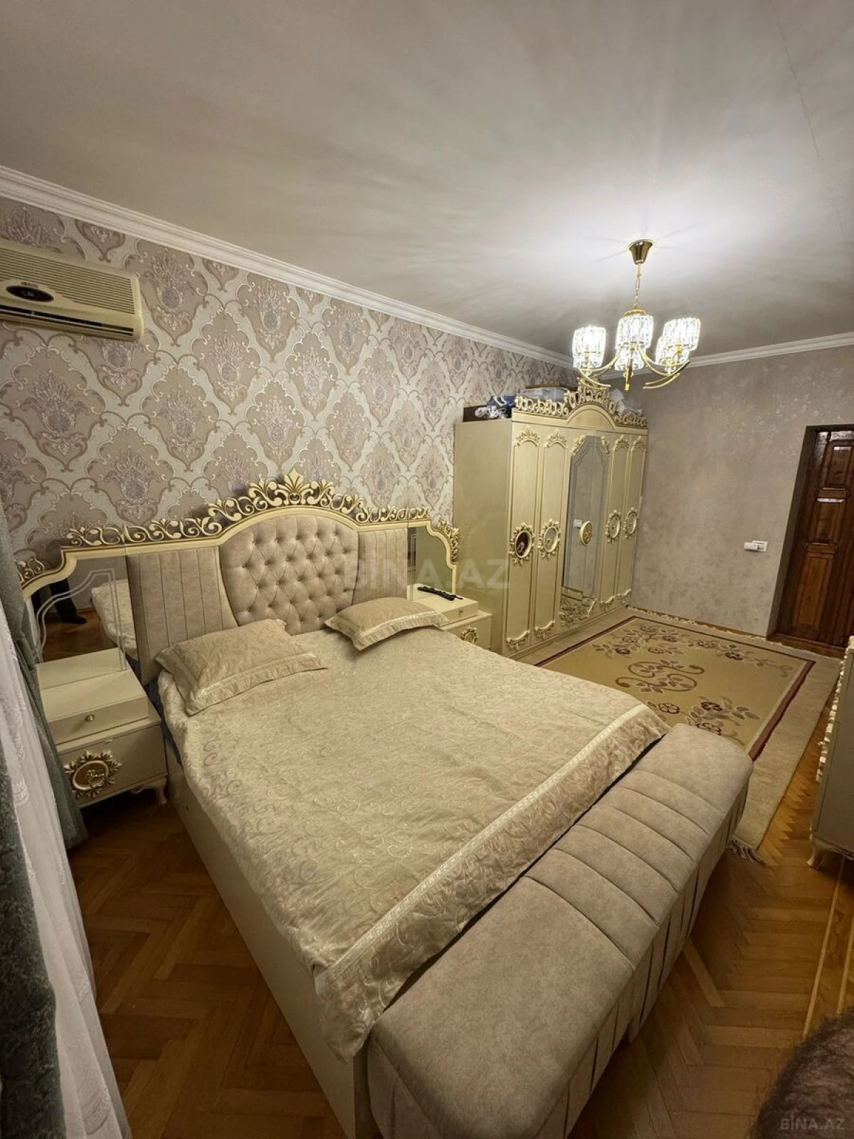 Satılır 7 otaqlı mənzil 187 m²