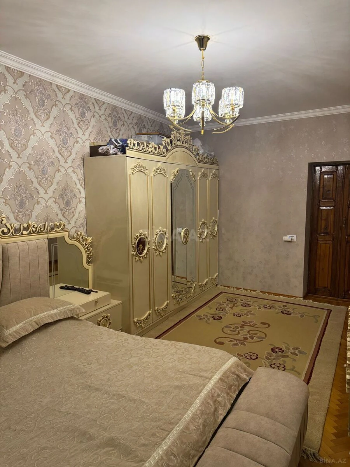 Satılır 7 otaqlı mənzil 187 m²