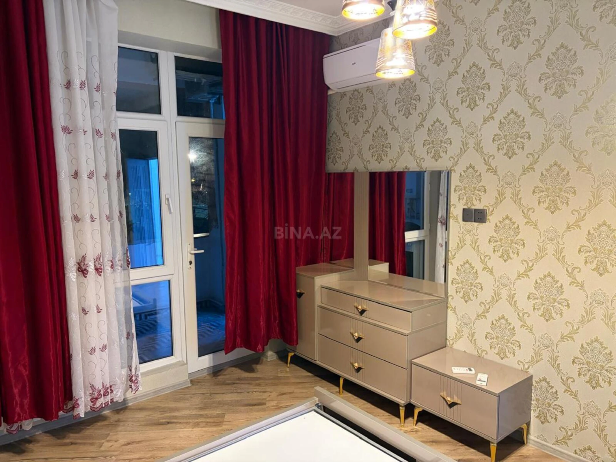 Satılır 2 otaqlı mənzil 75 m²