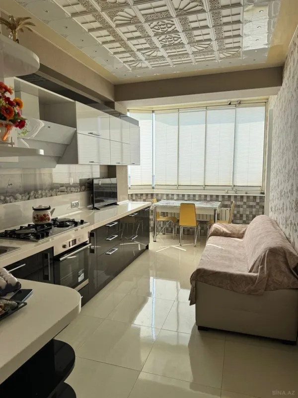 Satılır 3 otaqlı mənzil 108 m²