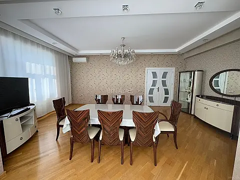 Satılır 3 otaqlı mənzil 108 m²