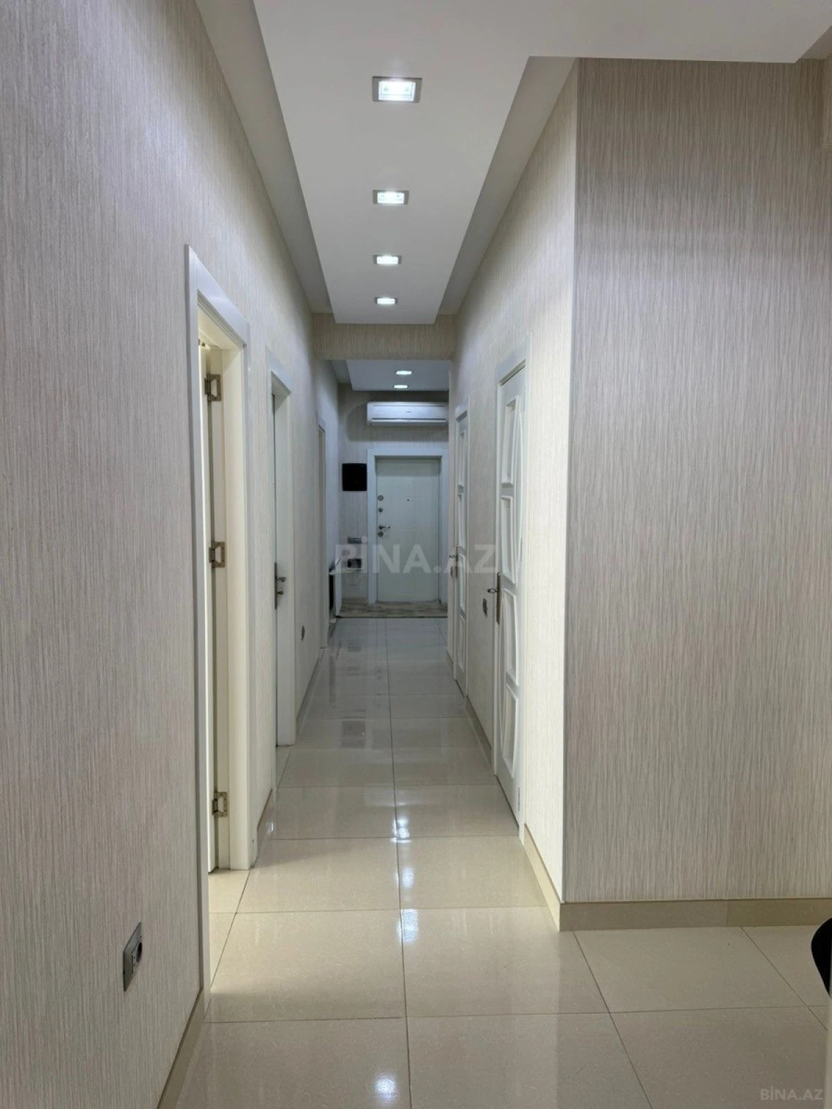 Satılır 3 otaqlı mənzil 108 m²