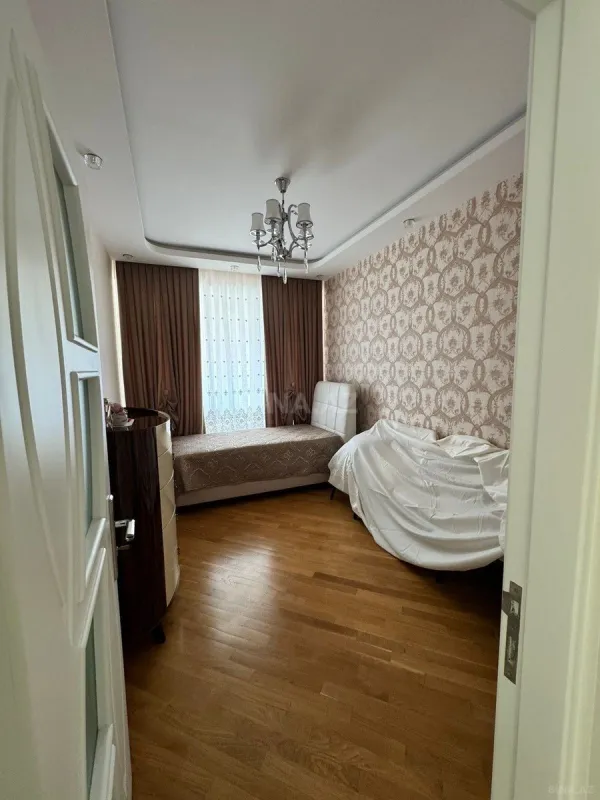 Satılır 3 otaqlı mənzil 108 m²