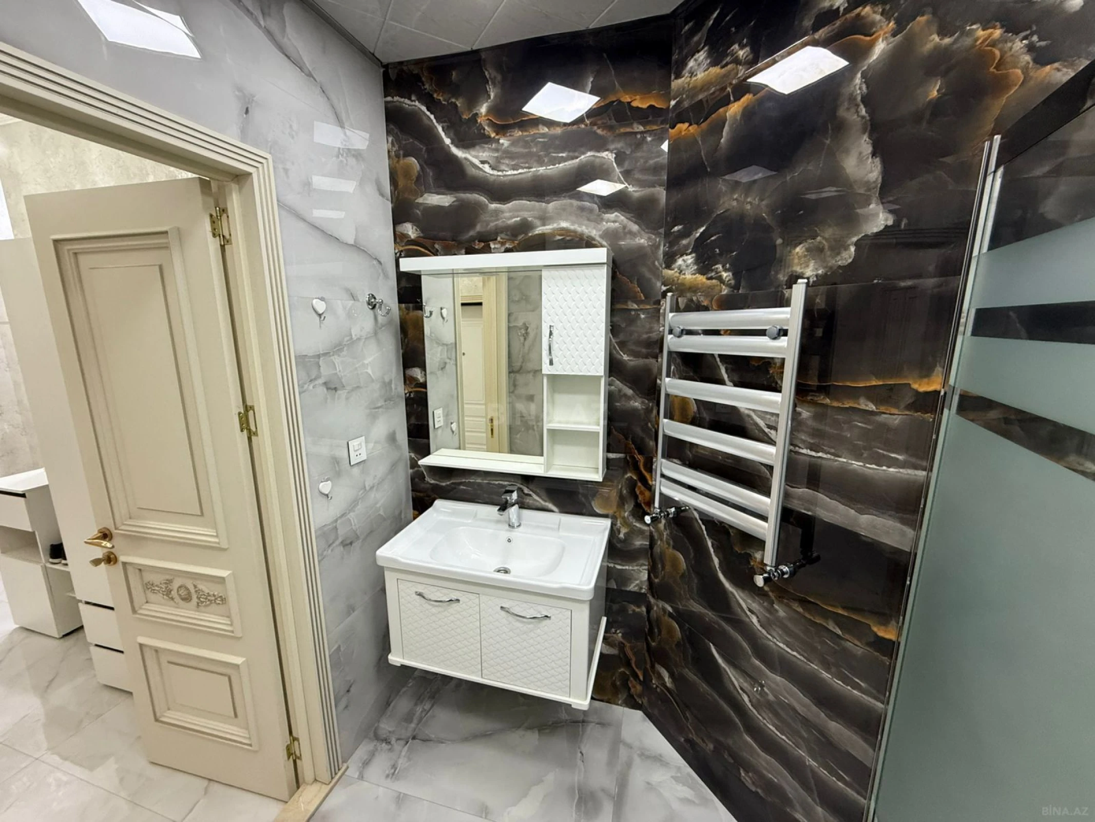 Kirayə verilir 3 otaqlı mənzil 120 m²