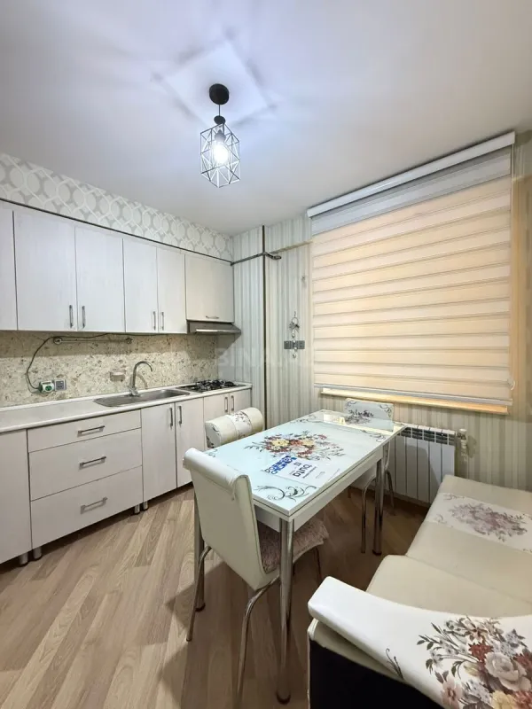Satılır 2 otaqlı mənzil 72 m²