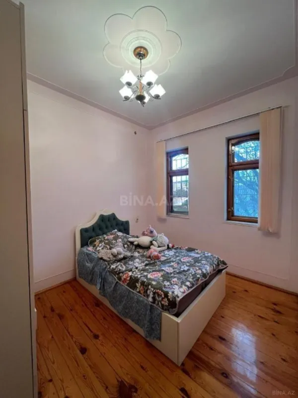 Satılır 4 otaqlı həyət evi 200 m²
