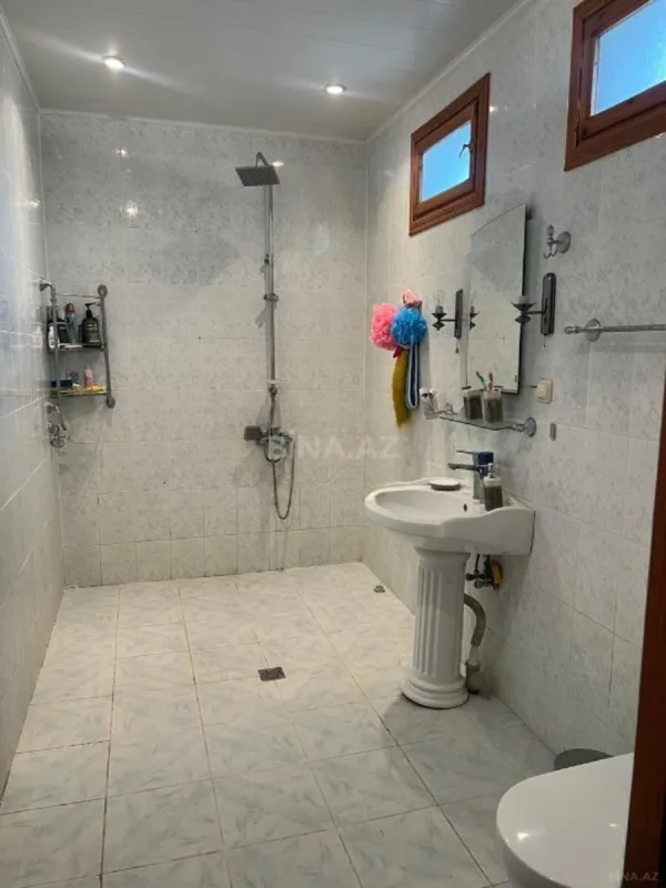 Satılır 4 otaqlı həyət evi 200 m²