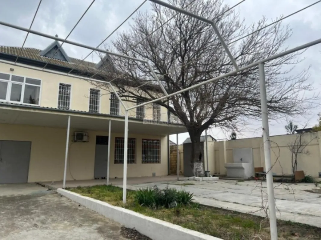 Satılır 4 otaqlı həyət evi 200 m²