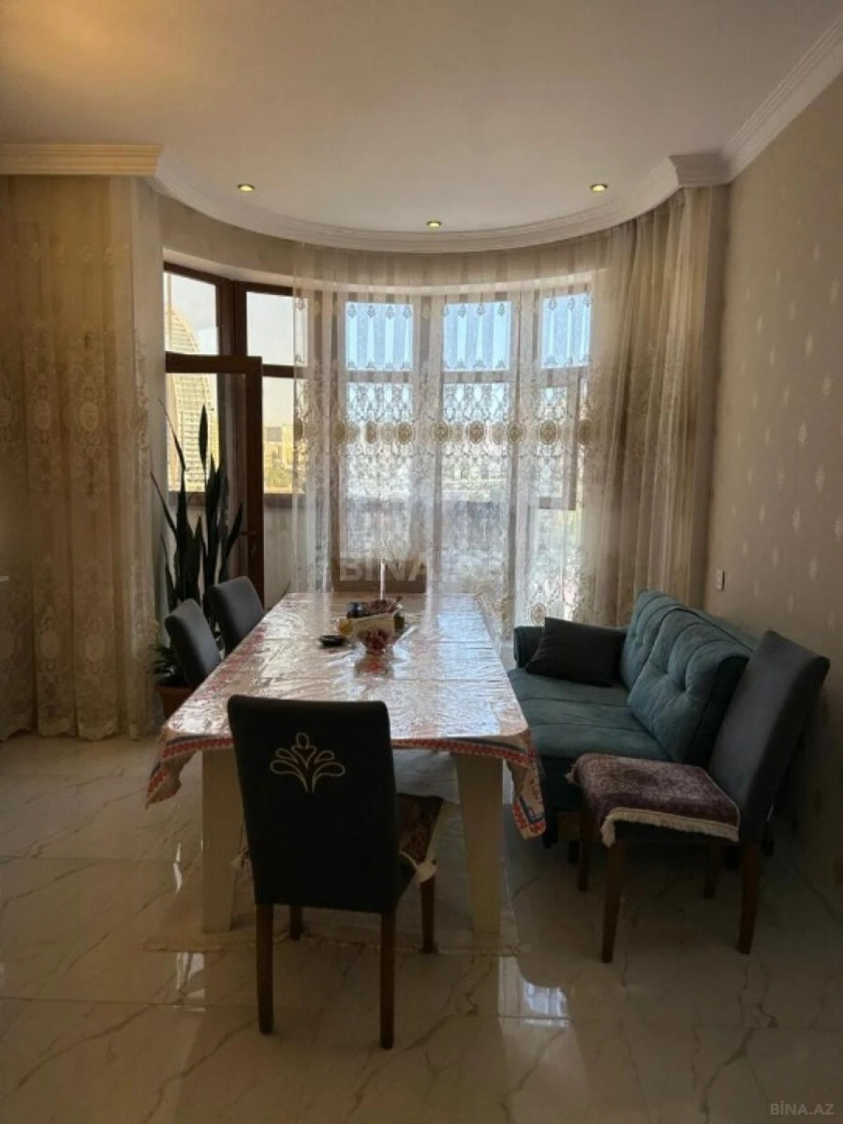 Satılır 4 otaqlı həyət evi 200 m²