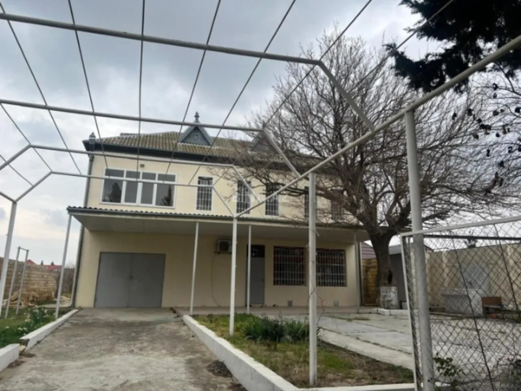 Satılır 4 otaqlı həyət evi 200 m²