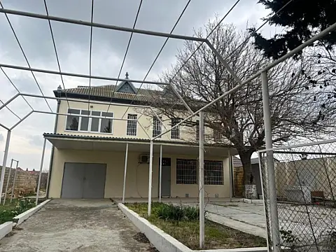 Satılır 4 otaqlı həyət evi 200 m²